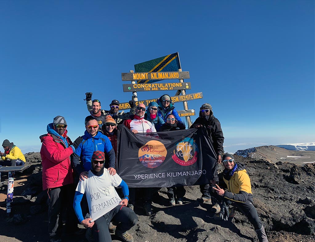 El equipo de Xperiencia Kilimanjaro en la cima